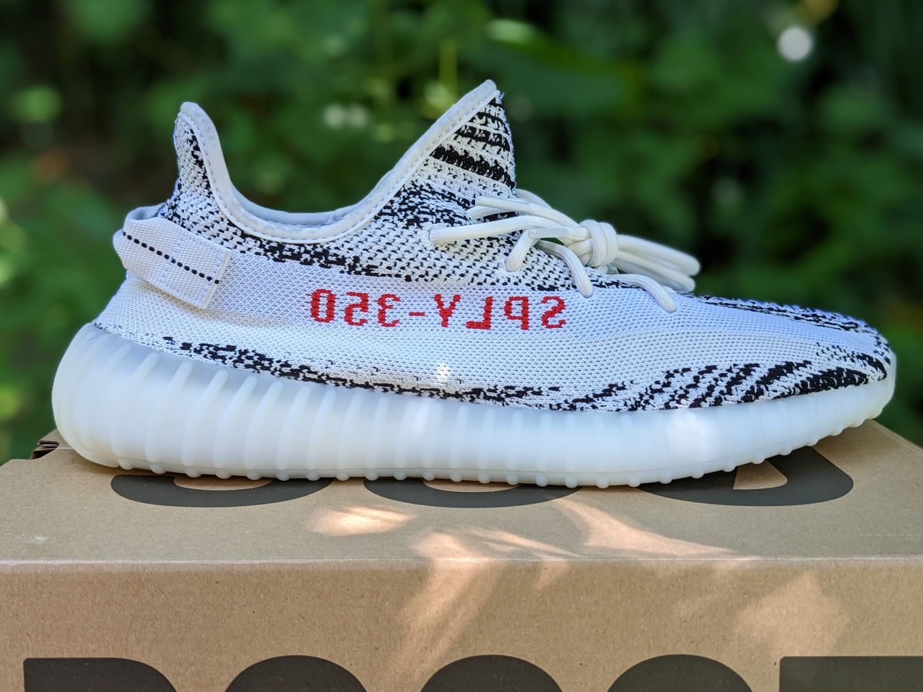 YEEZY Boost 350 V2 "Beluga" – Style ak Konfò nan Chak Pa